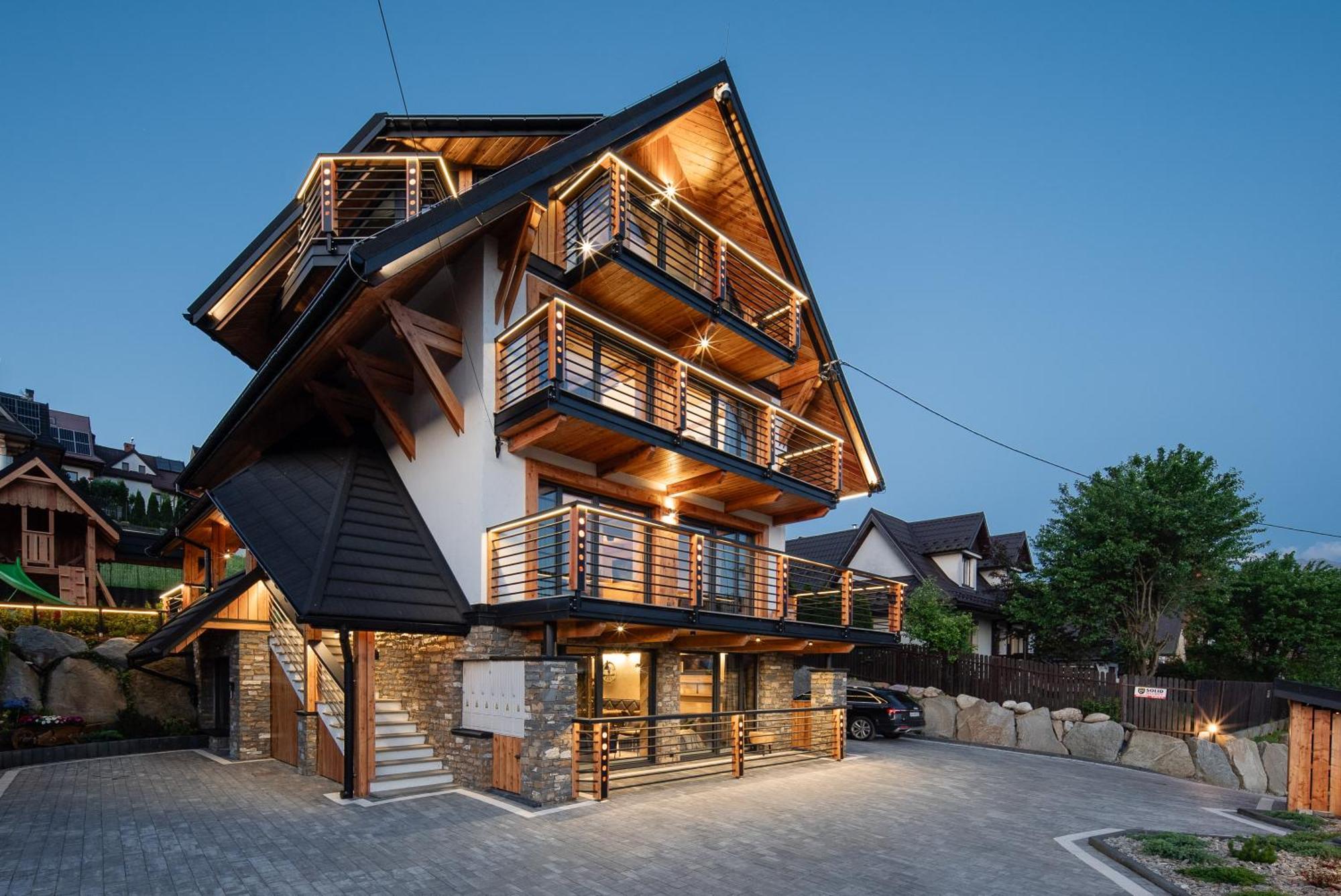 Mountain Base - Milton Bachledzki Wierch 3 *