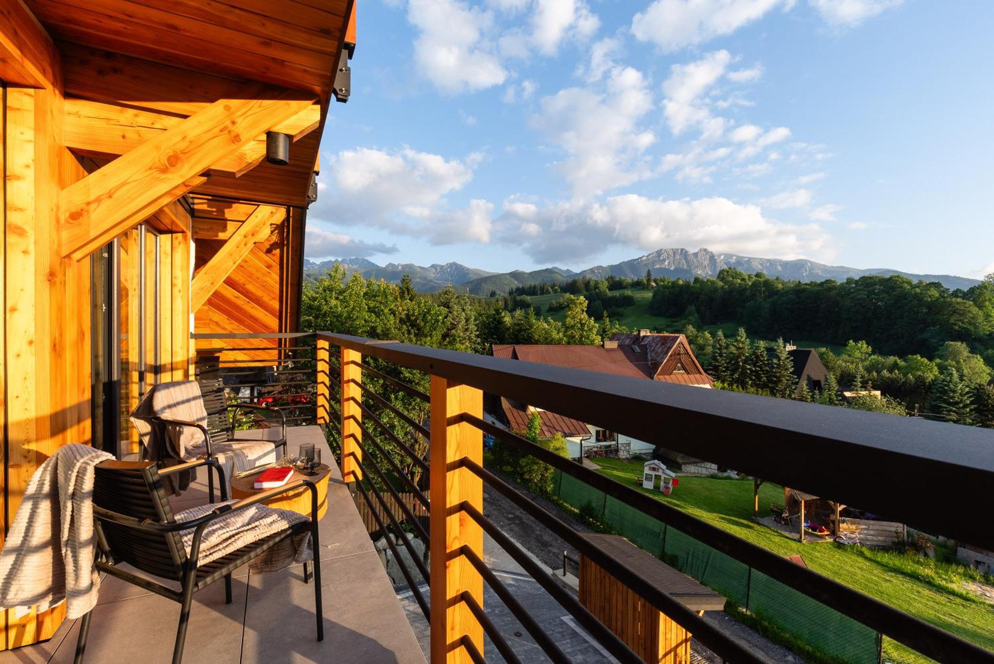 Mountain Base - Milton Bachledzki Wierch 3 *